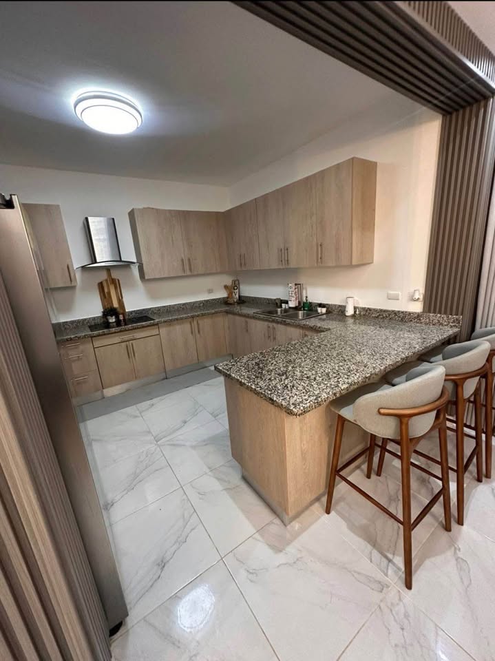 hermosa casa de 3 niveles en residencial las colinas town house higüey - Foto 5