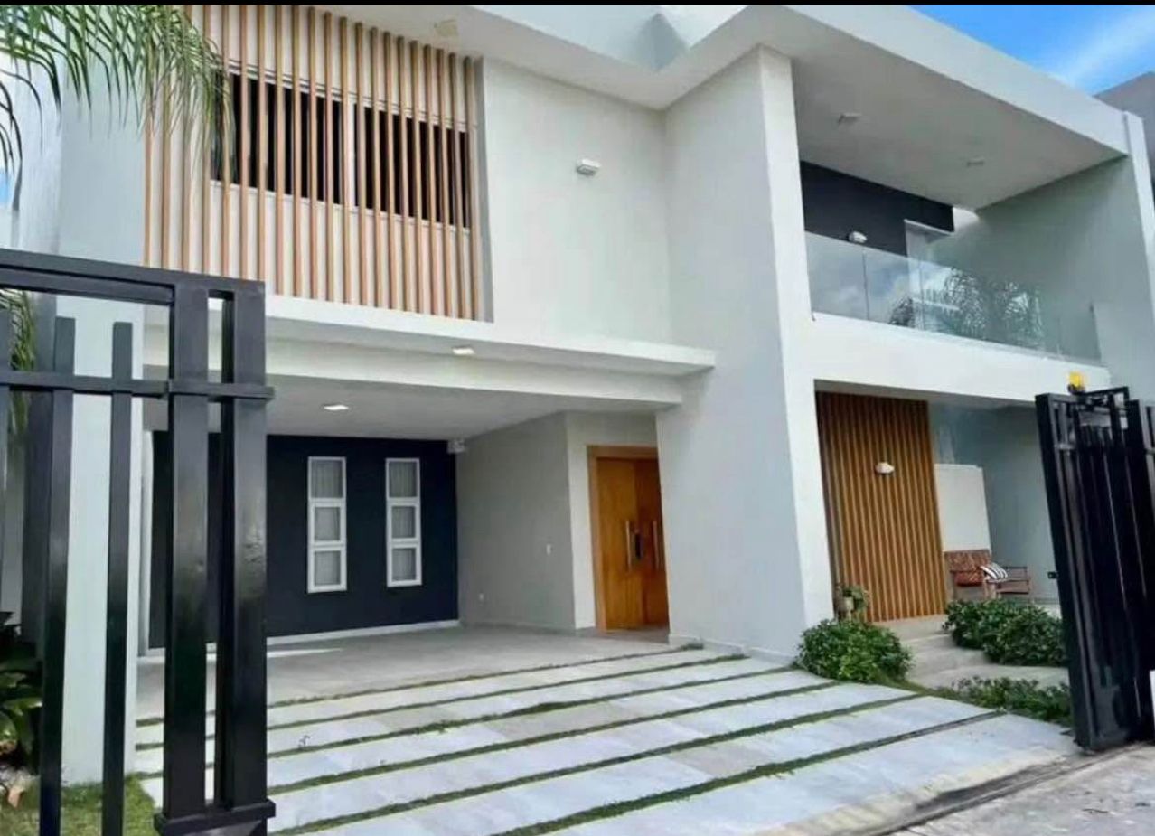 espectacular casa ubicada en el exclusivo residencial anamelia higuey - Foto 1