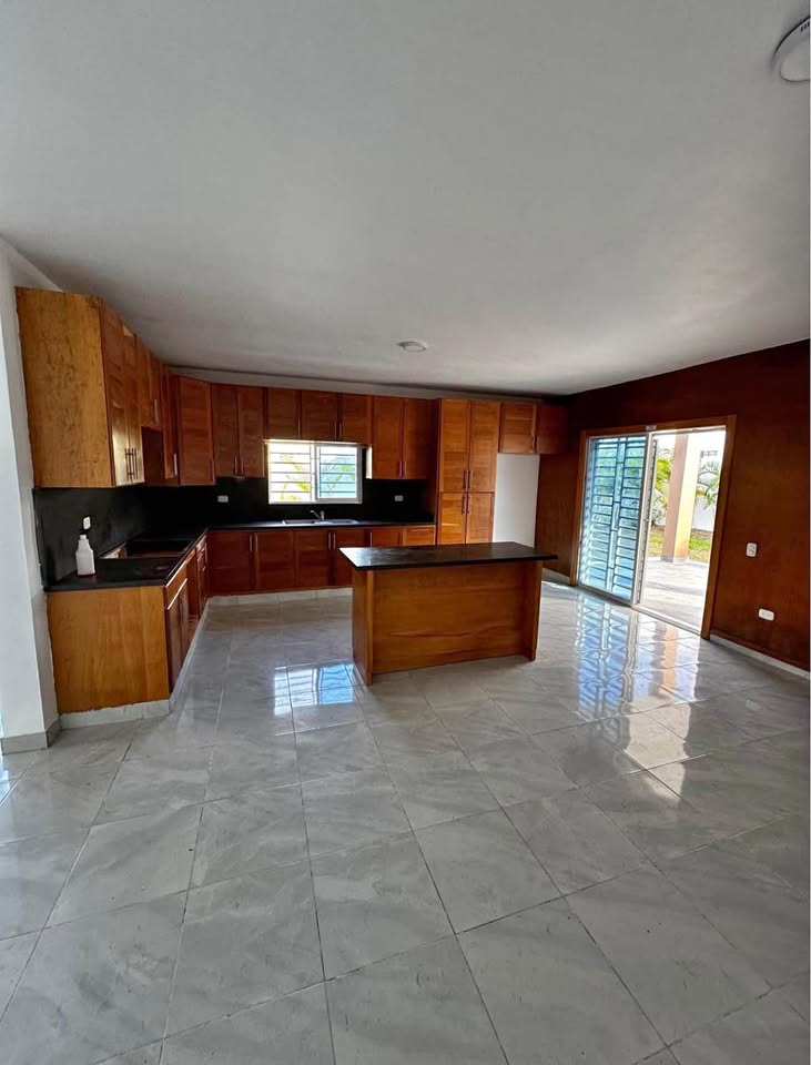 se alquila hermosa casa ubicada en el residencial los caraballo - Foto 1