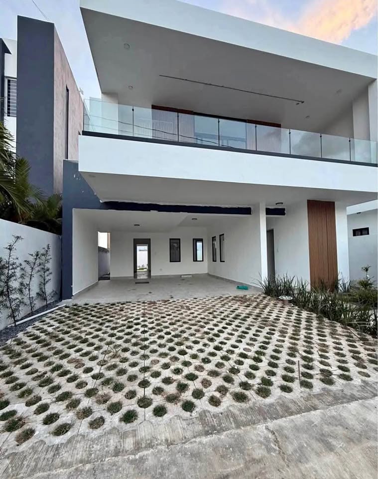 se vende hermosa casa totalmente nueva residencial luisa perla higüey la altagracia - Foto 1