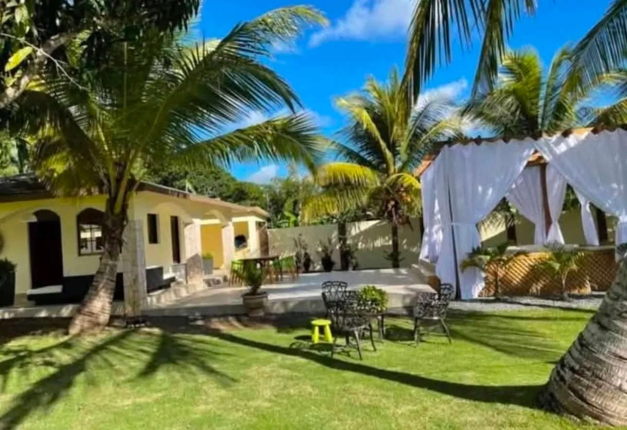 Vista principal de hermosa villa al lado de brisas del llano higuey