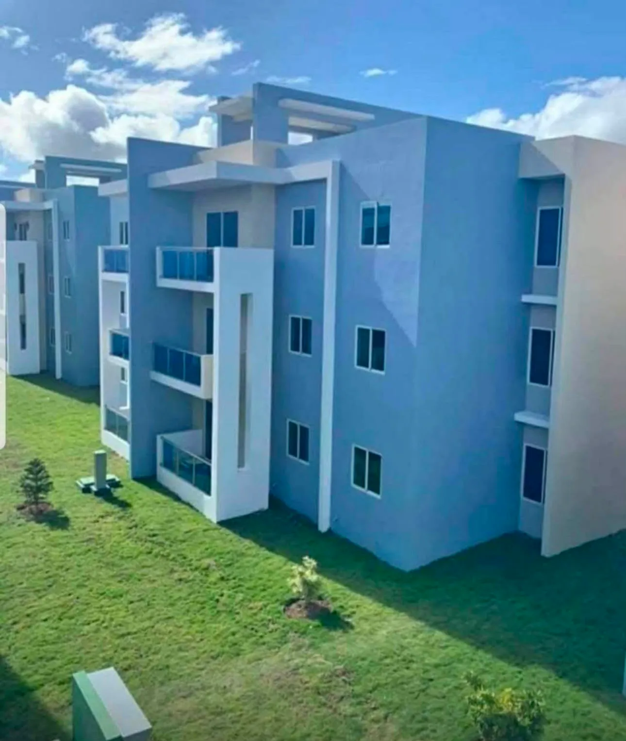 Vista principal de magnífico apartamento 2do nivel en venta en residencial monte verde higüey