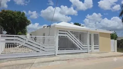 Vista principal de se vende magnífica casa en el prestigioso residencial anamelia higüey