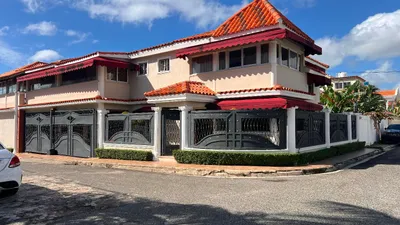 Vista principal de se vende espectacular casa de 2 niveles