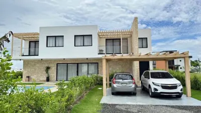 Vista principal de se vende exclusiva y hermosa villa en vista cana punta cana